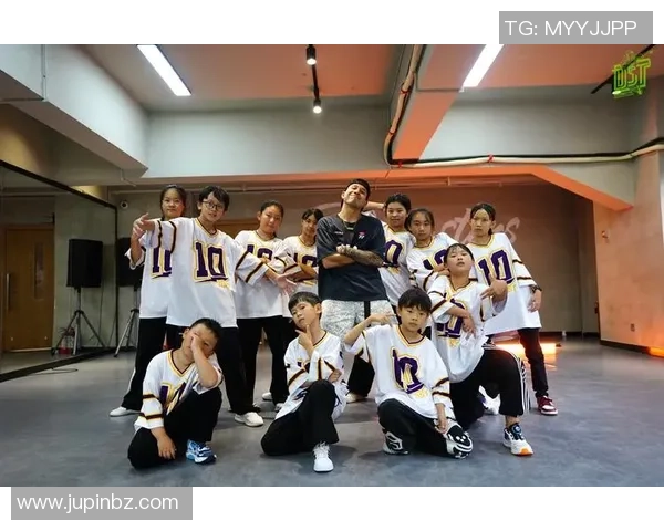 成都街舞队的文化意识与艺术表达探讨：街舞在城市生活中的独特角色与影响