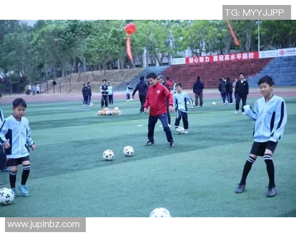 南通约足球：激情碰撞与梦想追逐的绿茵场上演绎青春风采